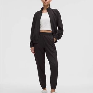 Women’s Black workout pants lululemon (OPEN TO OFFERS!)